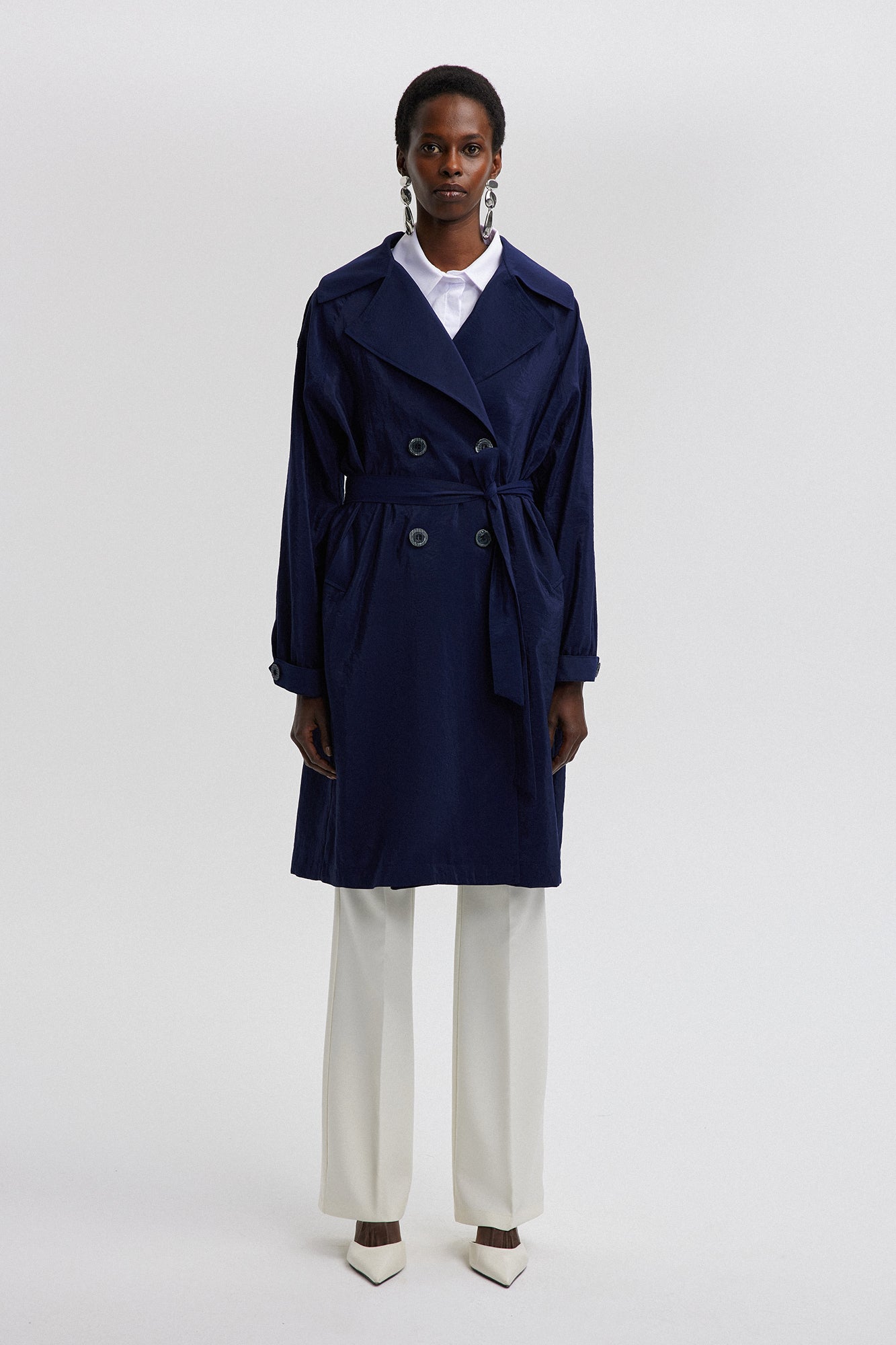 Trench coat con cintura a vestibilità rilassata – Effetto Cupro- Blu navy
