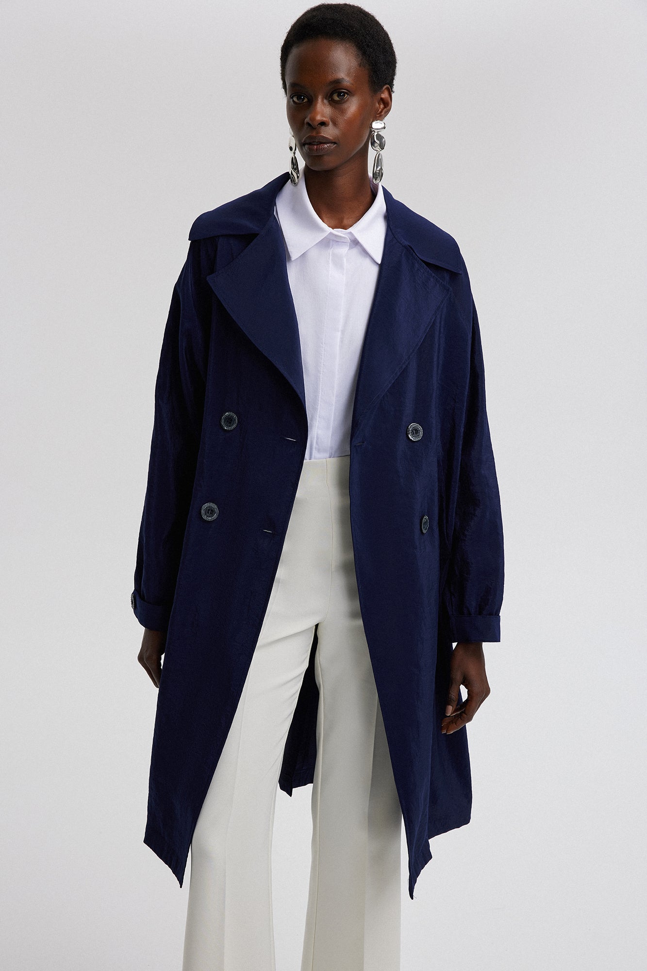 Trench coat con cintura a vestibilità rilassata – Effetto Cupro- Blu navy