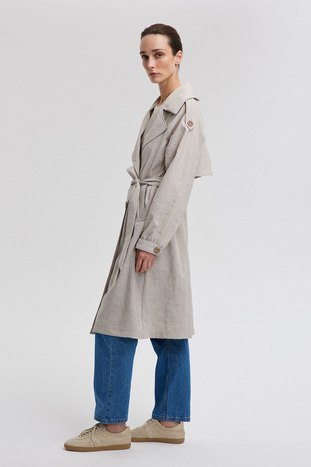 Trench coat con cintura a vestibilità rilassata – Effetto Cupro- color Pietra