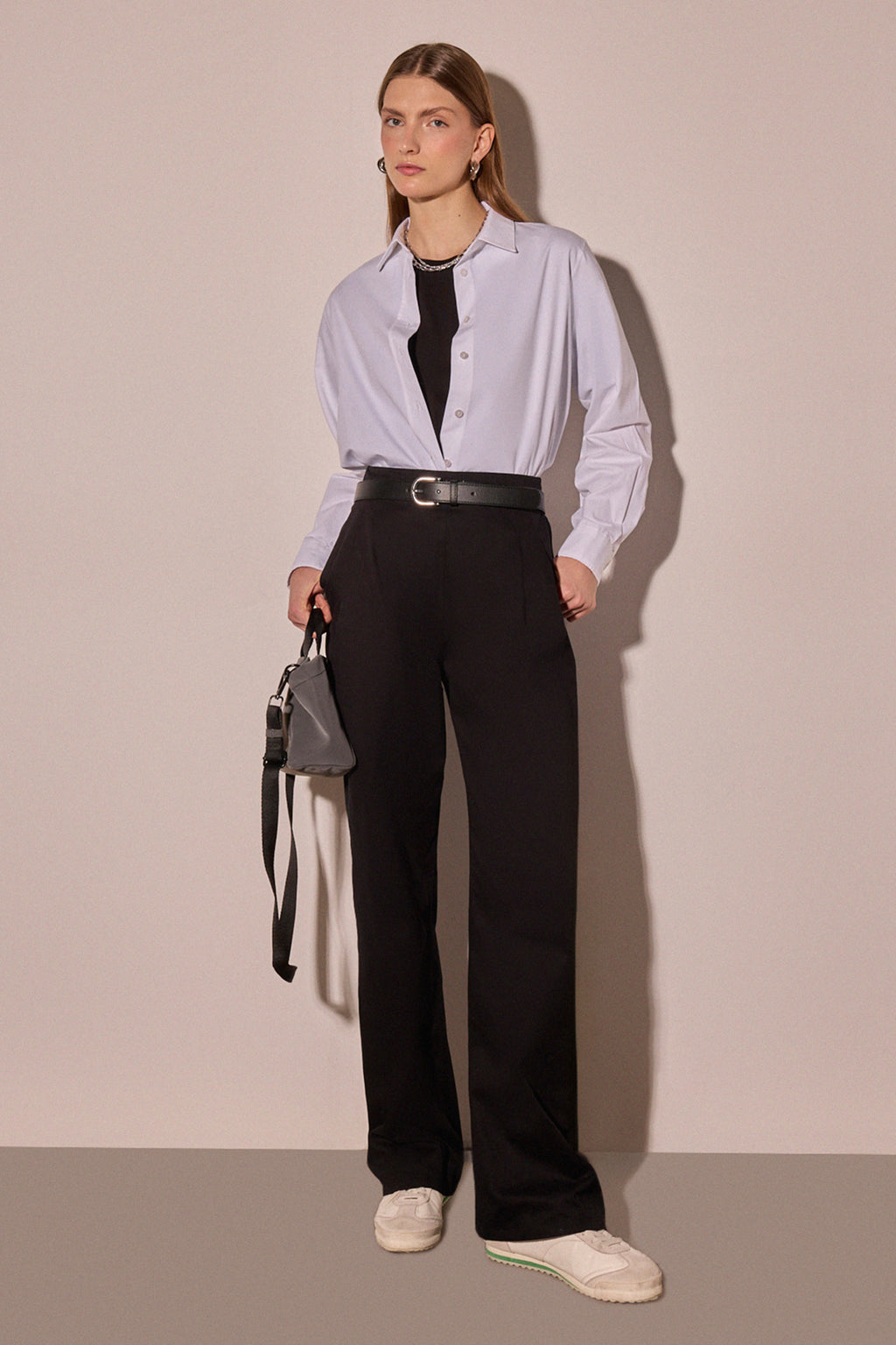 Pantaloni neri a vita alta