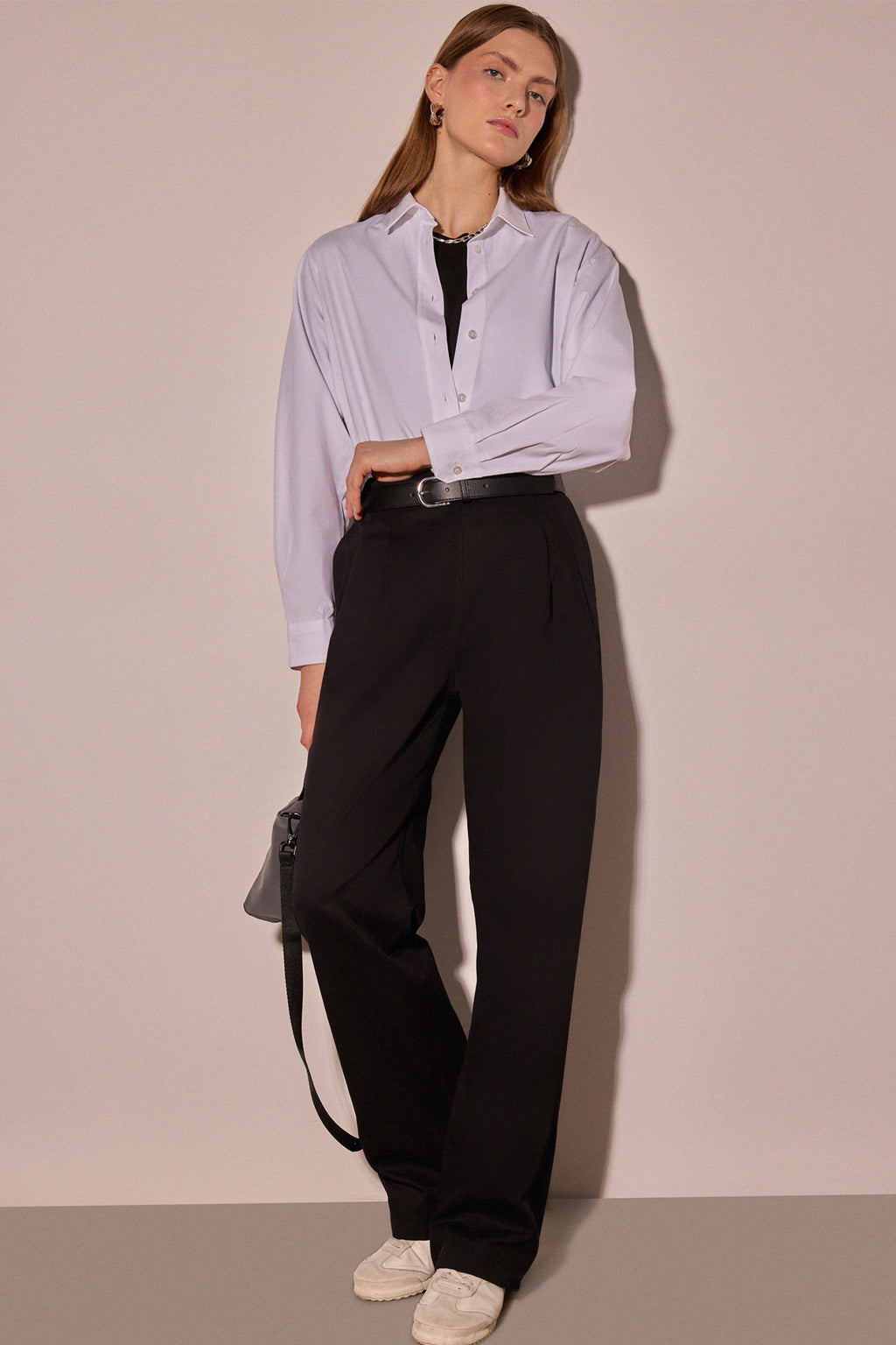 Pantaloni neri a vita alta