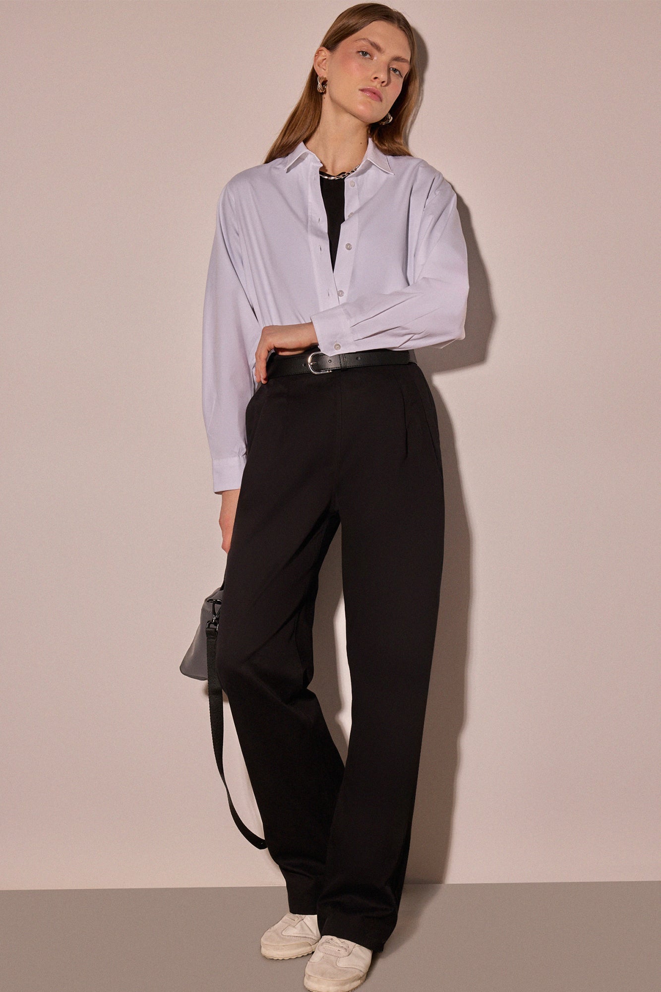 Pantaloni neri a vita alta