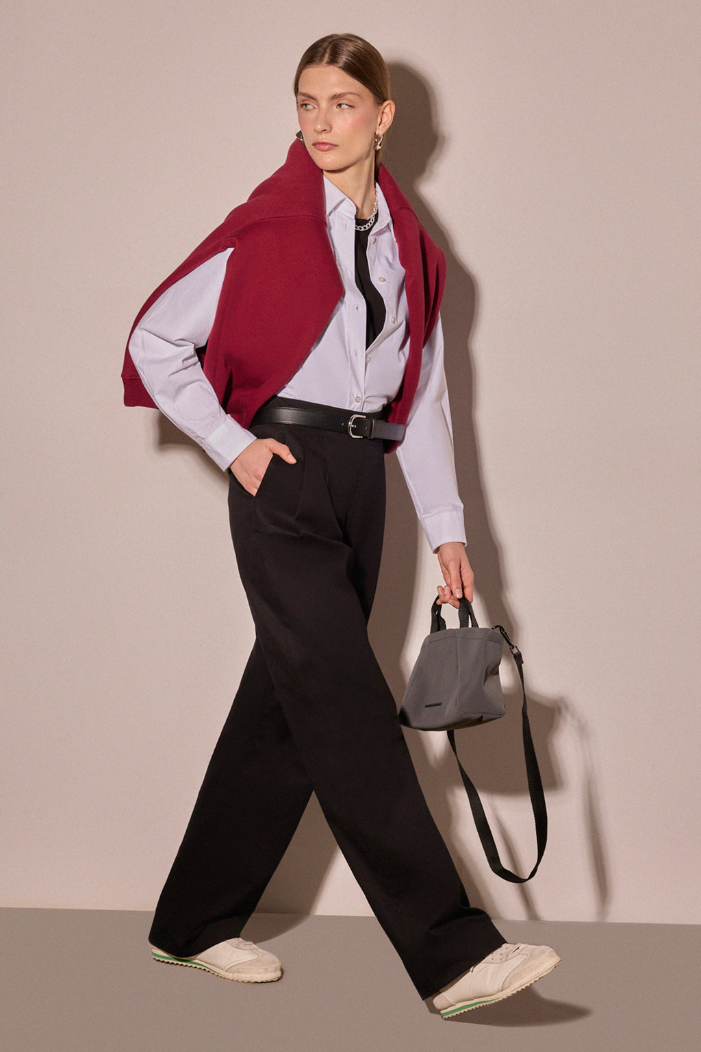 Pantaloni neri a vita alta