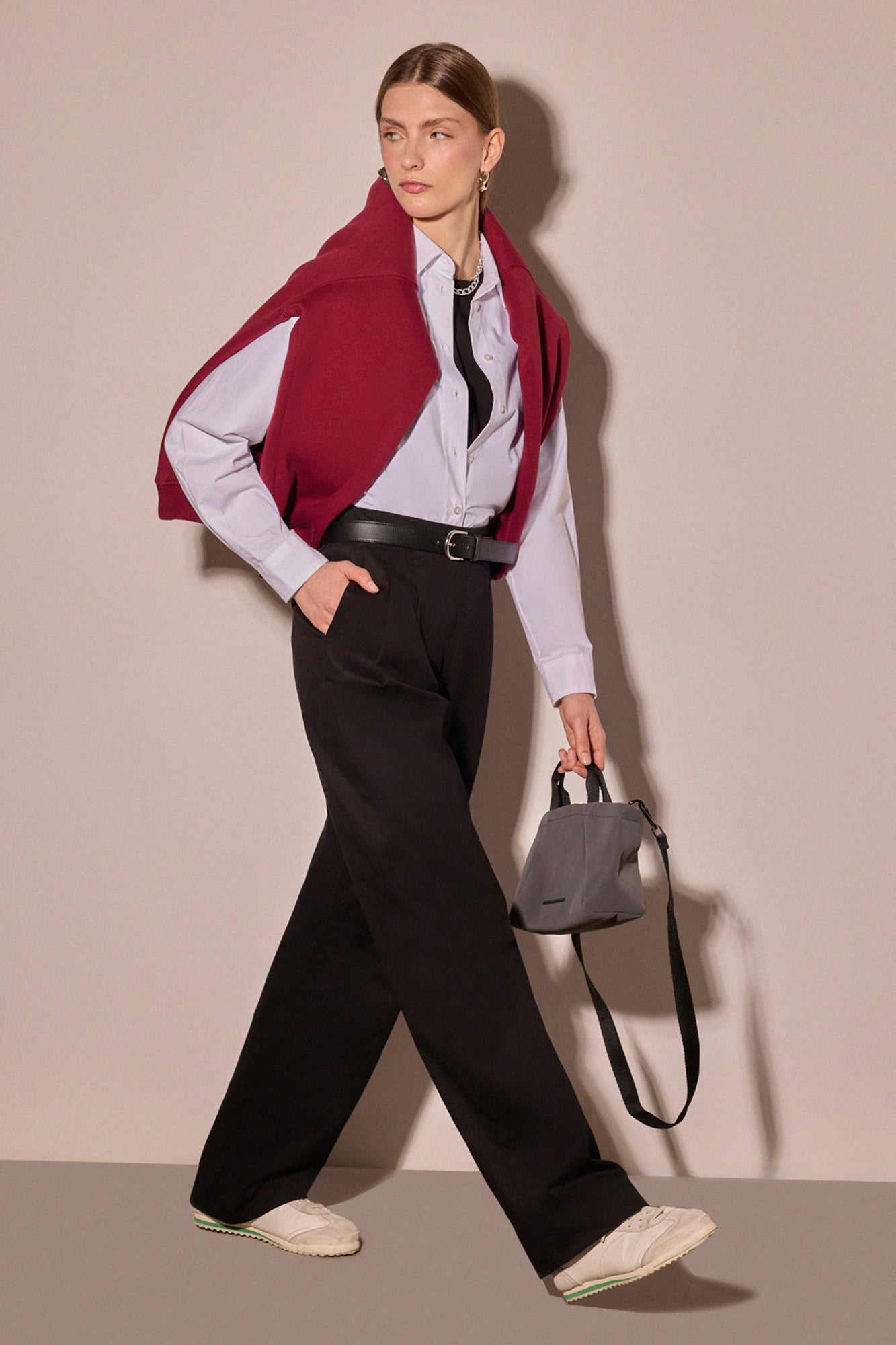 Pantaloni neri a vita alta