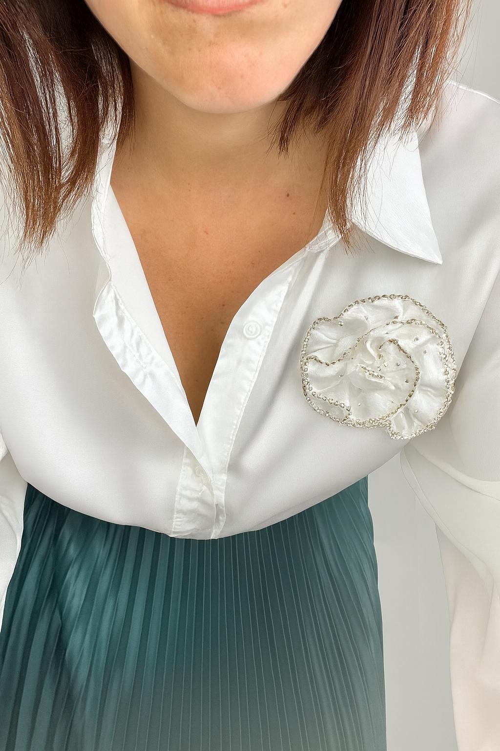 Camicia bianca effetto Raso con dettaglio fiore