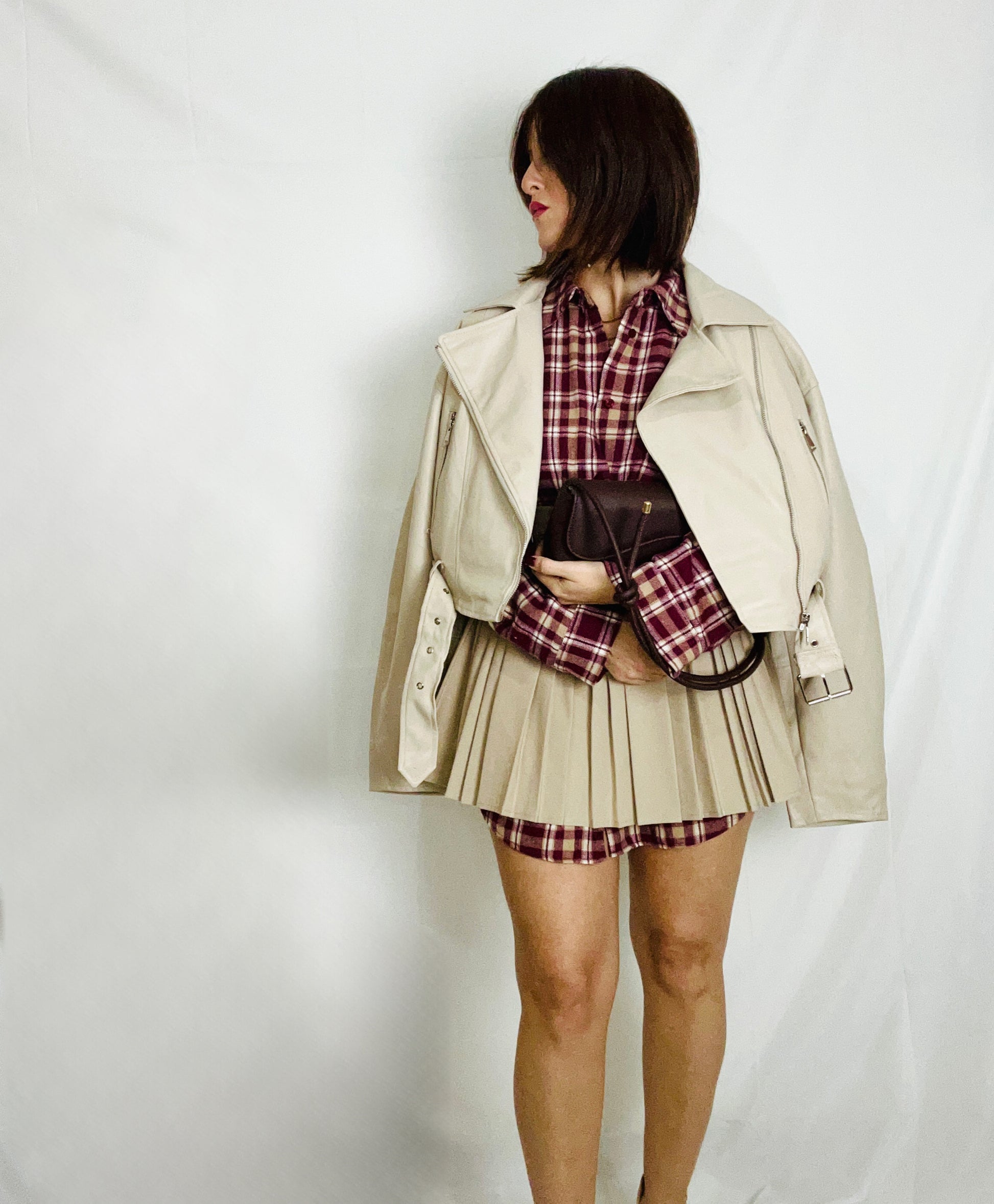 Giubbotto in eco-pelle beige chiaro con cintura