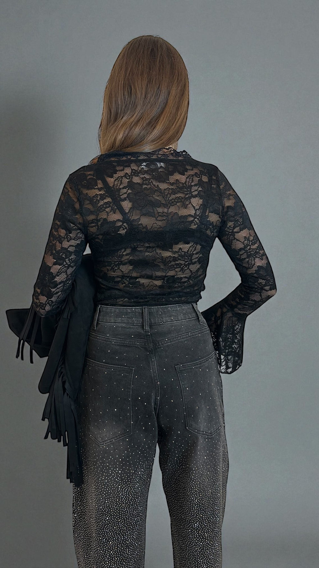 Blusa crop in pizzo nero