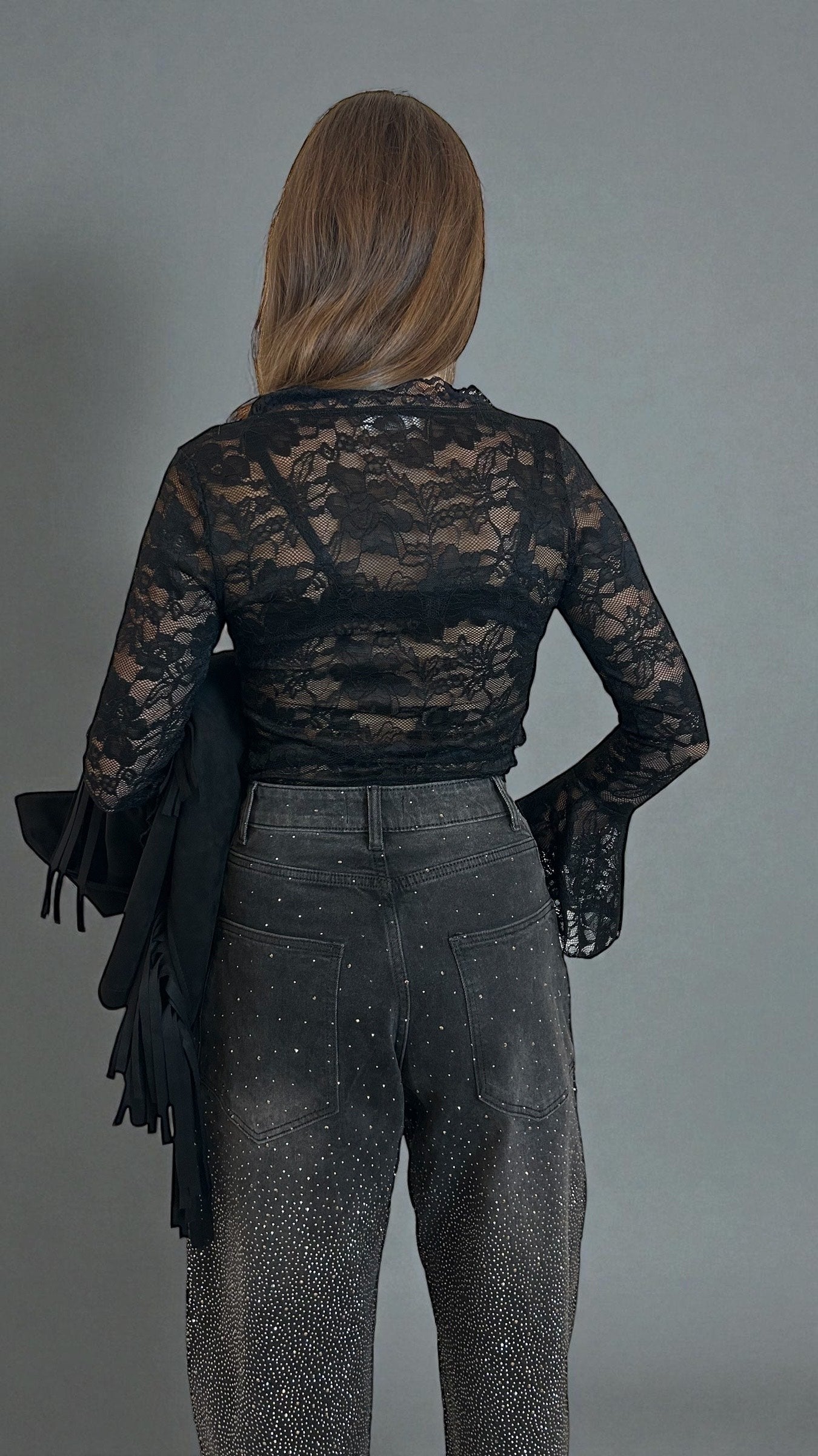 Blusa crop in pizzo nero