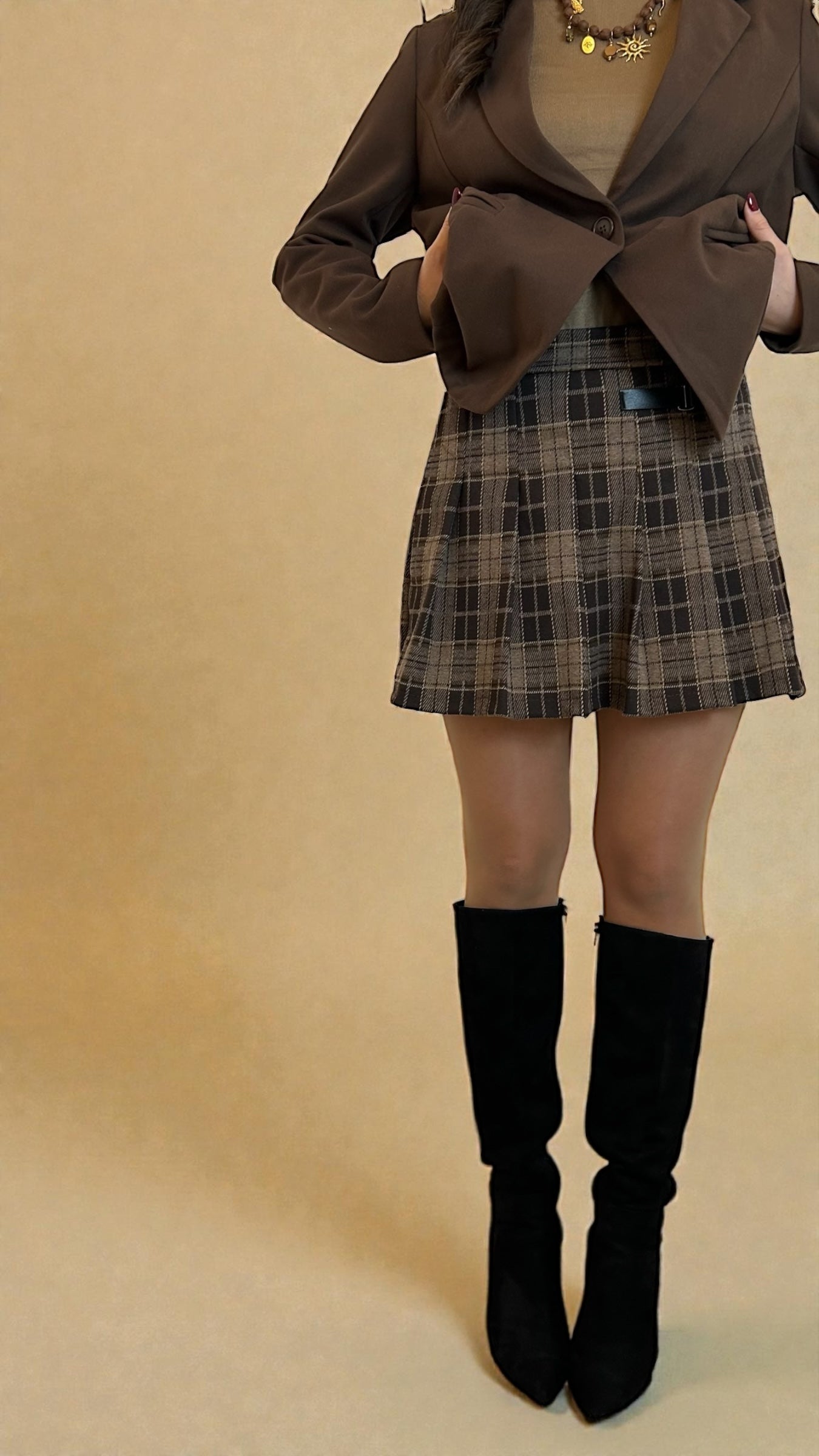 Pantagonna Jasmine (Sfondo marrone)