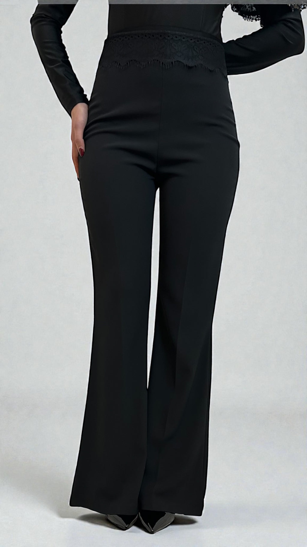 Pantalone Nero con dettaglio  pizzo