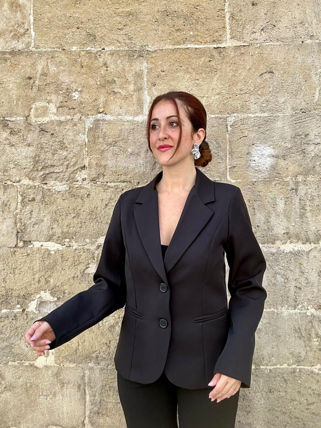 Giacca Elegante - Nera con Due Bottoni